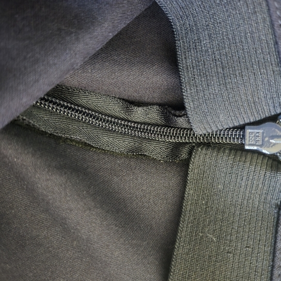 Talbot Women's Navy Chatham Crop pants - Picture 5 of 6